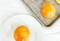 Gravy-Stuffed Biscuit Bombs