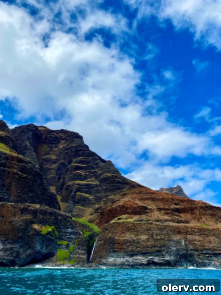 Kauai Revealed: Your Essential Hawaii Travel Companion 7 The stunning Waimea Canyon in Kauai