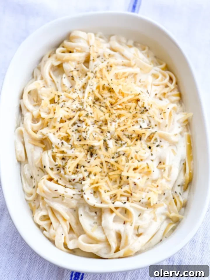 Easy 5-Minute Alfredo Sauce 2 Delicious 5-Minute Alfredo Sauce served over pasta