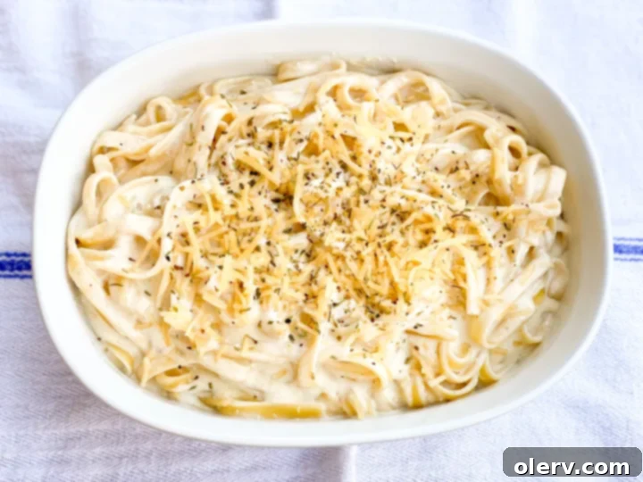 Easy 5-Minute Alfredo Sauce 3 Bowl of fettuccine alfredo with parsley garnish