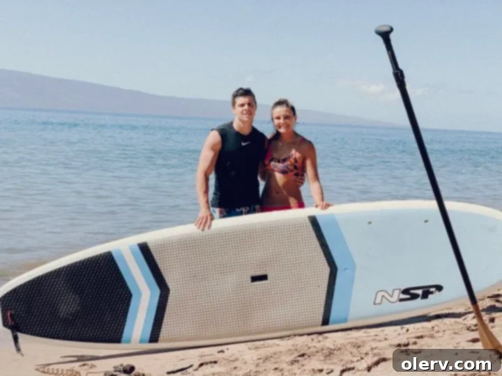 Unforgettable Maui: Your Essential Travel Companion 24 People paddleboarding in the calm waters off Ka'anapali Beach, Maui