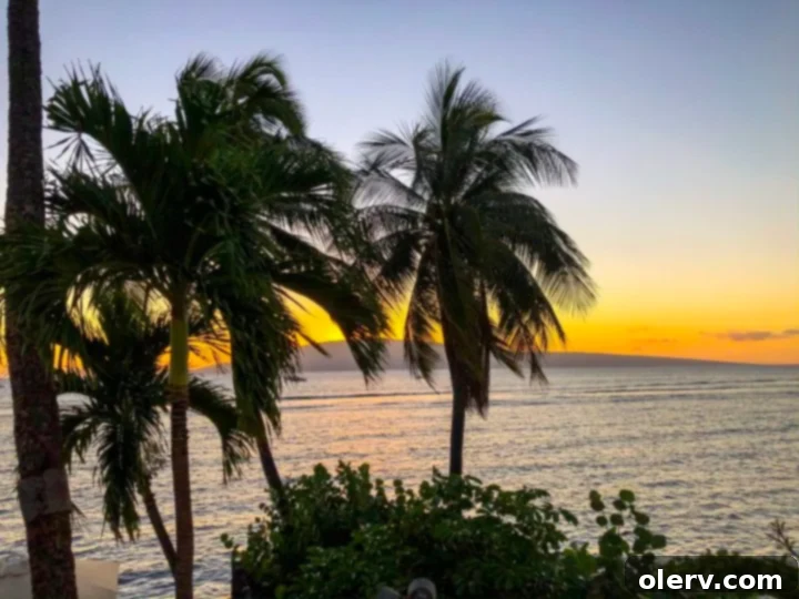 Unforgettable Maui: Your Essential Travel Companion 28 Panoramic view of a stunning Maui sunset over the Pacific Ocean